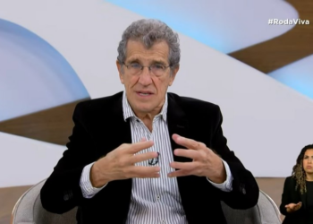 Epidemiologista compara alimentos ultraprocessados com o uso tabaco: "Ambos atrapalham tudo"