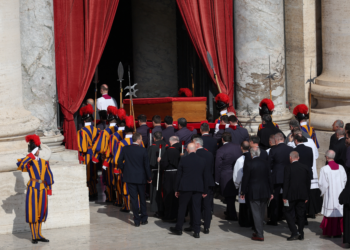 Termina 1º dia de velório aberto do papa Franciso; ACOMPANHE