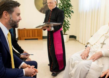 Vance minimiza diferenças políticas com papa e diz que encontro foi 'sorte'