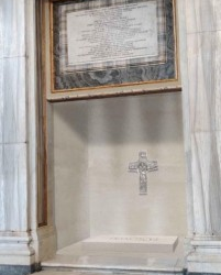 Vaticano divulga foto do túmulo do Papa Francisco em basílica de Roma