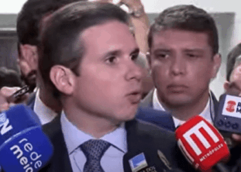 Motta anuncia acordo com líderes para adiar projeto da anistia do 8/1