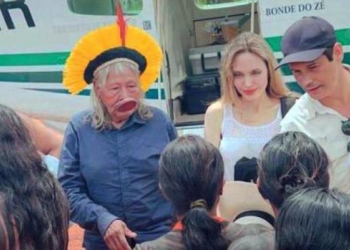 Angelina Jolie visita aldeia em MT