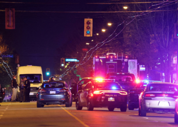 Motorista atropela multidão que acompanhava festival em Vancouver, no Canadá