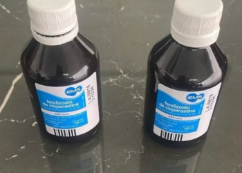 Pai de preso é flagrado tentando entrar na cadeia com cocaína líquida disfarçada de xarope