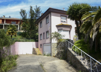 'Casa dos horrores': polícia encontra crianças vivendo entre lixo e presas há 3 anos pelos pais na Espanha