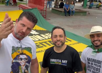 Direita faz adesivaço em Cuiabá