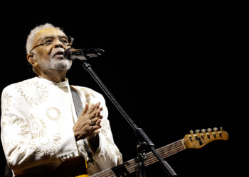A grandeza de Gilberto Gil arrebata na turnê de despedida