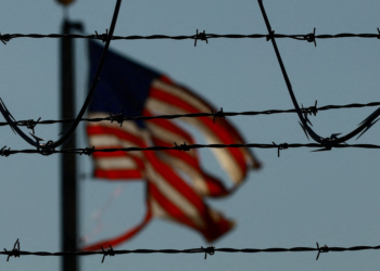 Governo Trump declara milhares de imigrantes como mortos para cortar benefícios e forçar saída dos EUA