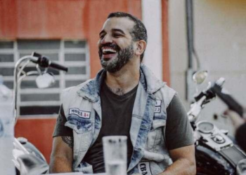 Servidor da Sefaz bate moto em caminhão e morre na BR-364