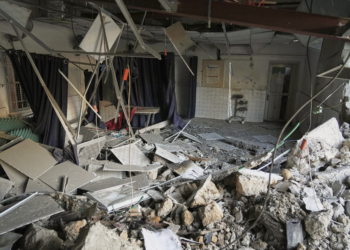 'Vocês têm 20 minutos para sair': Ataque aéreo israelense destrói parte do último hospital em funcionamento na Cidade de Gaza