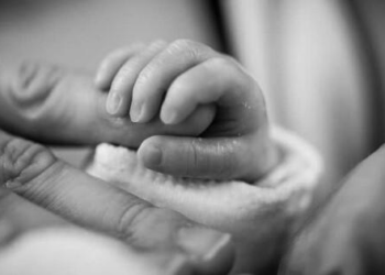 Bebê é encontrado morto pela avó em casa