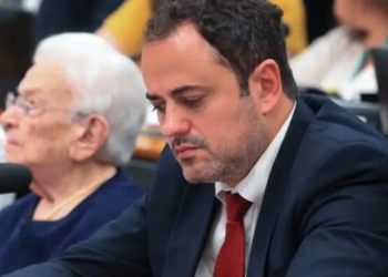 Quem é Glauber Braga, o deputado “emo” que faz greve de fome no Congresso