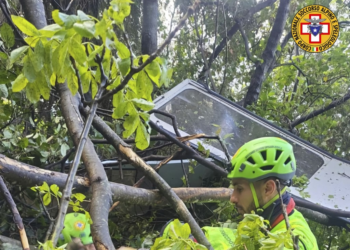 Cabine de teleférico despenca na Itália; quatro pessoas morreram, diz imprensa local