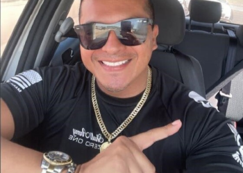 Bandidos rendem policial Waltinho Produções levam arma, joias e documentos