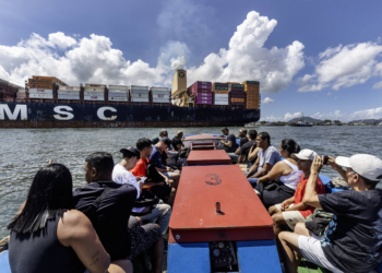 Chamados de 'mercenários', moradores no caminho do túnel Santos-Guarujá vivem ansiedade por imóveis; veja vídeo