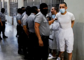 Por que Justiça dos EUA suspendeu deportação de venezuelanos por Trump com lei do século 18