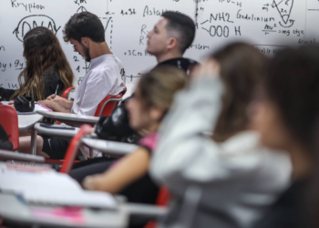 Concentração em queda desafia vestibulandos; veja como manter a atenção nos estudos