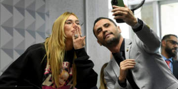 Selfies, curtidas e pouco decoro: conheça o novo Senado Federal