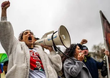 Juiz federal impede autoridades de imigração de revogar status legal de estudantes internacionais