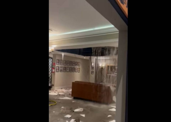 Parte do teto do restaurante Madalosso desaba após forte chuva em Curitiba