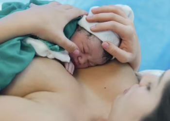 Filha do cantor Leandro exibe vídeo do nascimento da filha: ‘Deixar registrado’