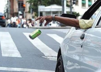 Quem jogar lixo em espaços públicos e no trânsito em MT vai ser multado em R$ 5 mil