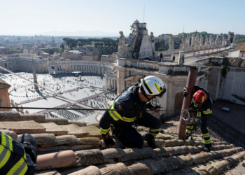 Vaticano mostra preparação da Capela Sistina para o conclave; veja FOTOS e VÍDEO