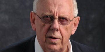 Alasdair MacIntyre, que questionou individualismo moderno, morre aos 96 anos 