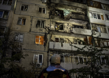 Após troca de prisioneiros, Rússia ataca a capital da Ucrânia e deixa ao menos 15 feridos