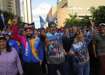 Venezuelanos voltam às urnas em eleições locais e legislativas; oposição pede boicote