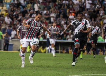 Fluminense vence o Vasco e se mantém no G4 do Brasileirão