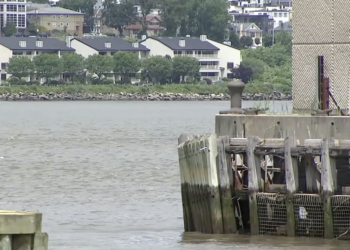 Barco explode no rio Hudson, em Nova York, e deixa um morto