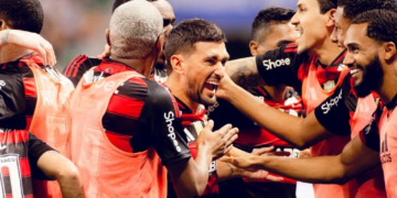 Flamengo vence o líder Palmeiras e acende a disputa pelo Brasileirão