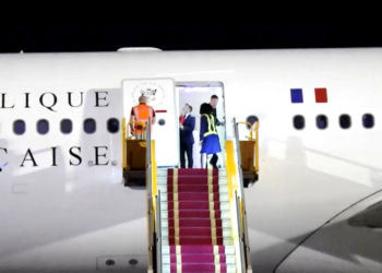 VÍDEO: Após 'tapa', esposa de Macron nega dar o braço ao presidente