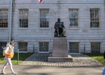 'Sinto-me como alguém fugindo do fascismo': cientista brasileiro deixa EUA