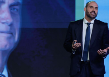 “Sou obrigado a defender Eduardo Bolsonaro agora?” Sim, é