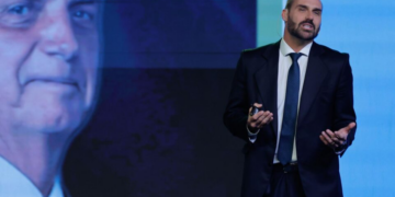 “Sou obrigado a defender Eduardo Bolsonaro agora?” Sim, é