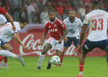 Inter vence o Bahia de virada e garante liderança no Grupo F da Libertadores