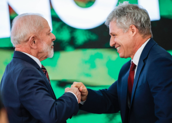 MST diz que ministro Paulo Teixeira passou do limite e cobra demissão por Lula