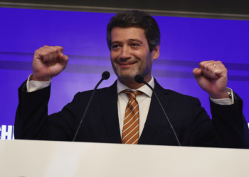 O que esperar do novo governo em Portugal, com o Chega como principal força da oposição no Parlamento