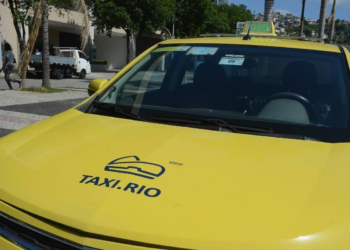 Turista chileno denuncia taxista após cobrança de R$ 778 no Rio