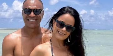 Luciele Di Camargo e Denílson celebram na praia 15 anos de casada: ‘Nos admirando’