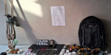 Polícia Penal impede entrada de pacotes com 14 celulares e drogas em unidade prisional feminina