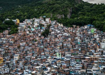Polícia e MP fazem operação em busca de criminosos do Ceará na Rocinha