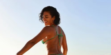 Bella Campos exibe fotos de biquíni e faz declaração: ‘Como eu queria estarrrr’