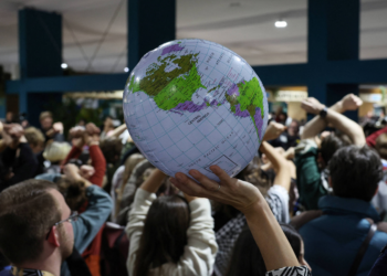 IDH global cresce no pior nível desde 1990, e ONU quer destravar desenvolvimento com IA