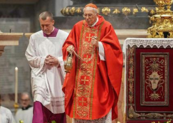 Com missa para a eleição do papa na Basílica de São Pedro começa o Conclave