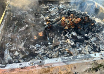 Bandidos roubam Saveiro carregada com ossada de animais e ateiam fogo