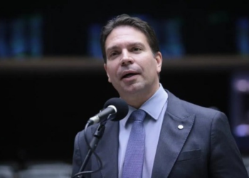 Câmara suspende processo contra Ramagem no STF