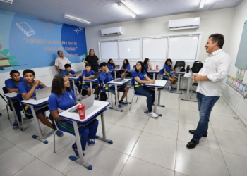 Governo de MT entrega escola reformada em distrito de Rondonópolis; “unidade nova mostra que Estado investe em todos”, afirma mãe de aluna